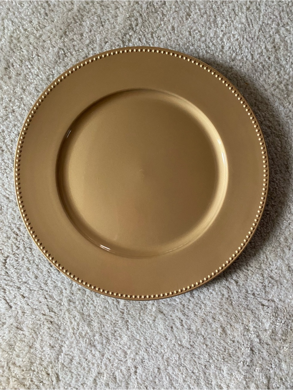 Set of 4 Gold Plastic Chargers - Picture 3 of 7